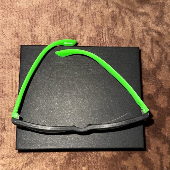 Sunglasses plastic black neon yellow UV400 protection fashion fun glasses unisex - Picture 3 of 9